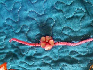 Pulseras echas a mano variadas
