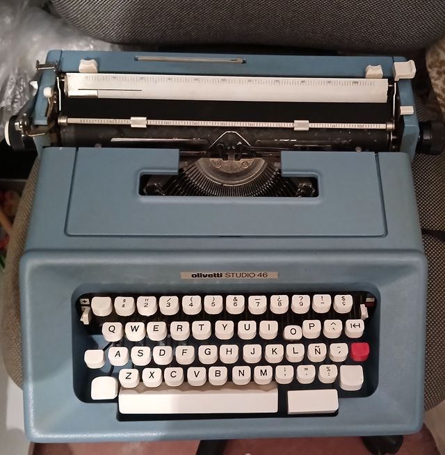 Maquina de escribir olivetti studio 46