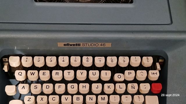 Maquina de escribir olivetti studio 46