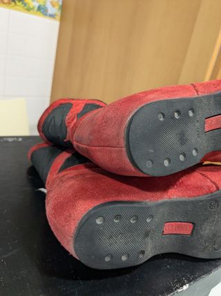 Botín rojo mujer