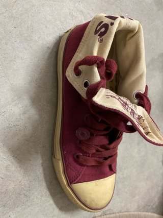 Zapatilla tipo converse (Levis)