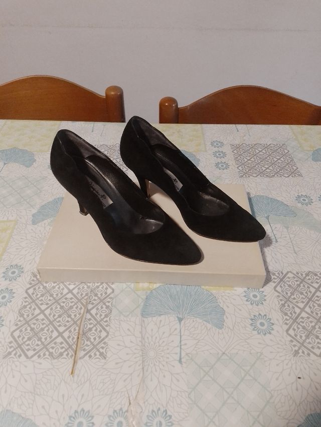 Scarpe con tacco in camoscio nero