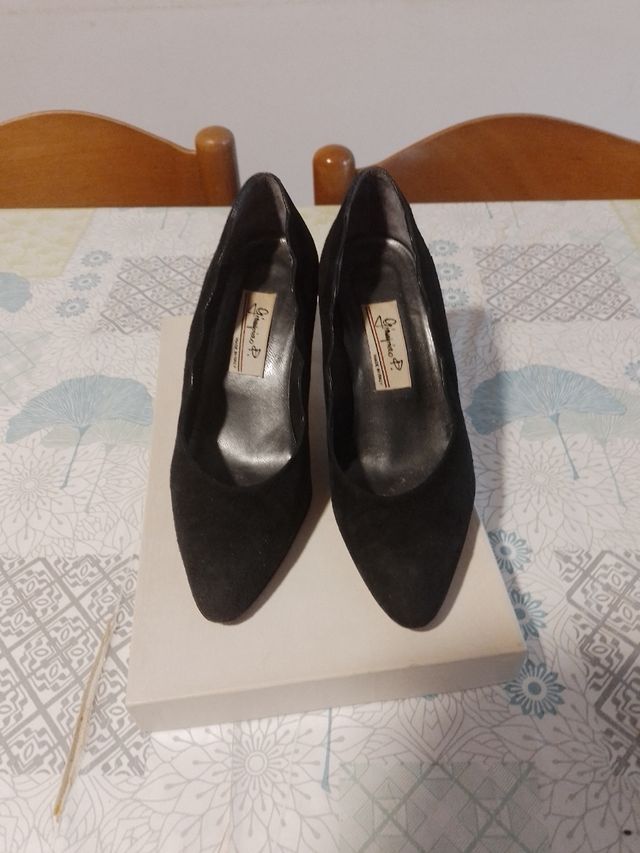 Scarpe con tacco in camoscio nero