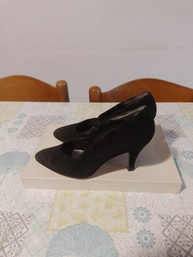 Scarpe con tacco in camoscio nero