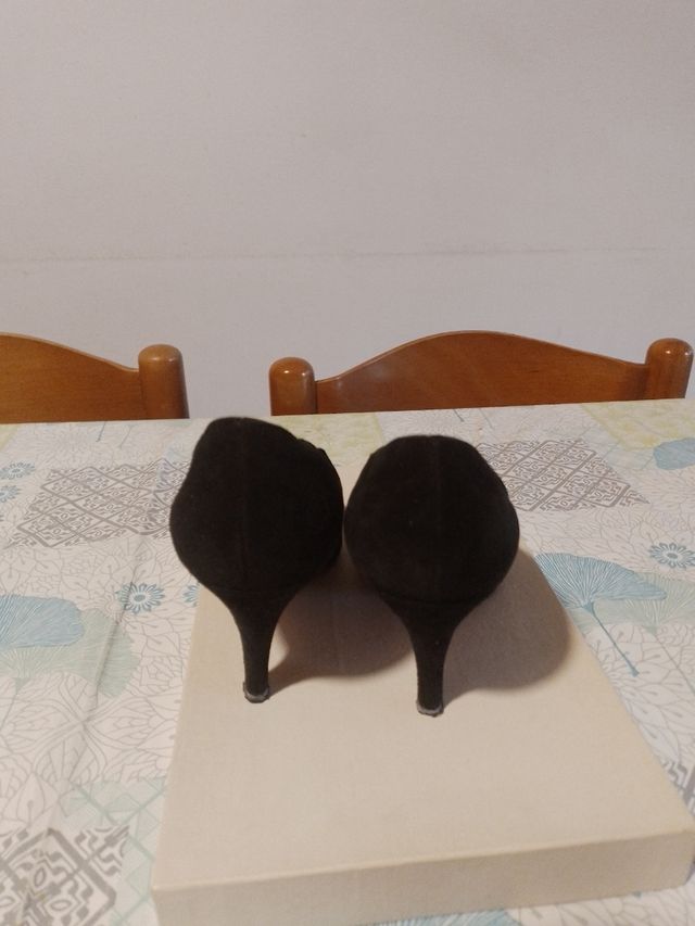 Scarpe con tacco in camoscio nero