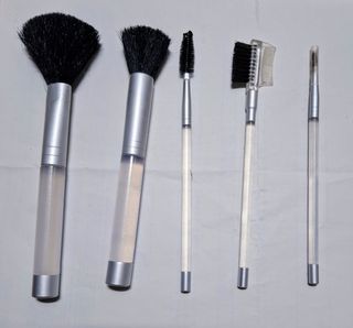 JUEGOS DE PINCELES DE MAQUILLAJE Y LAPICES DE OJOS