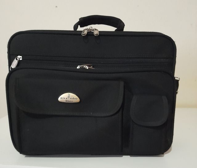 Maletin ordenador y documentos 