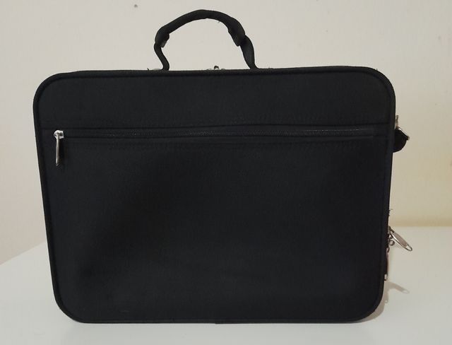 Maletin ordenador y documentos 