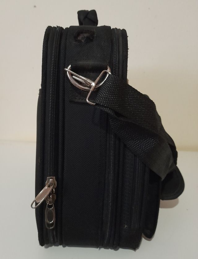 Maletin ordenador y documentos 