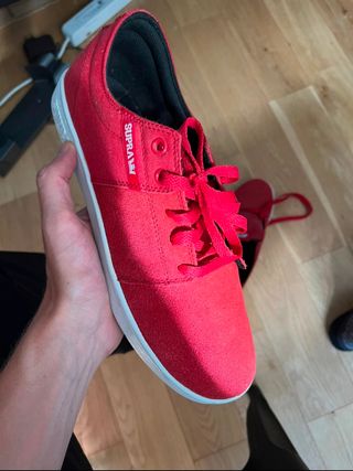 Supra rojas. Talla 45
