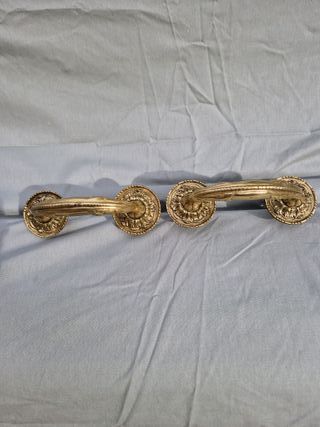 Pareja de tiradores antiguos de bronce