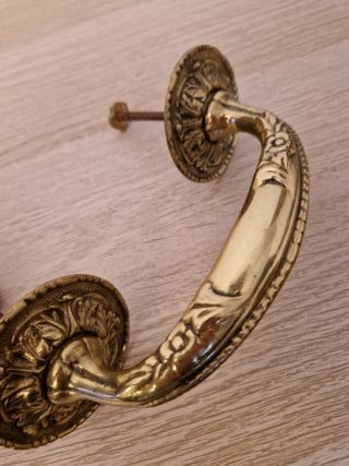 Pareja de tiradores antiguos de bronce