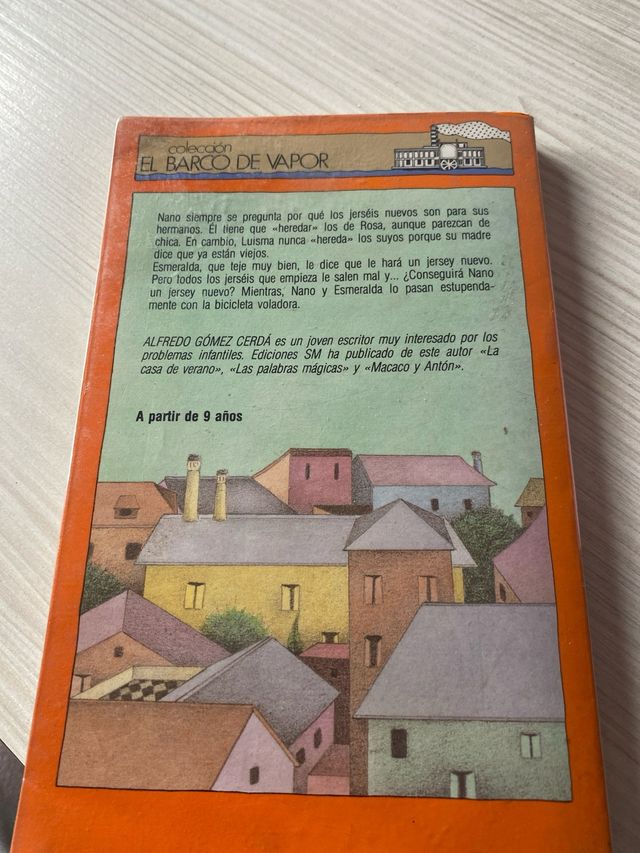 libro forado nano y esmeralda