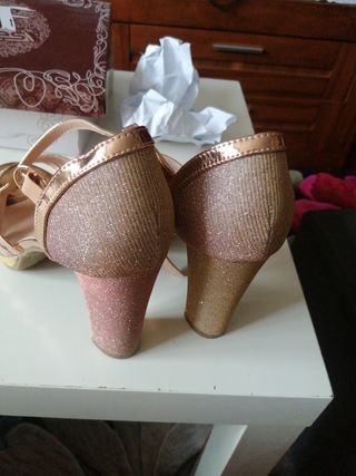 Zapatos tacon plataforma dorado