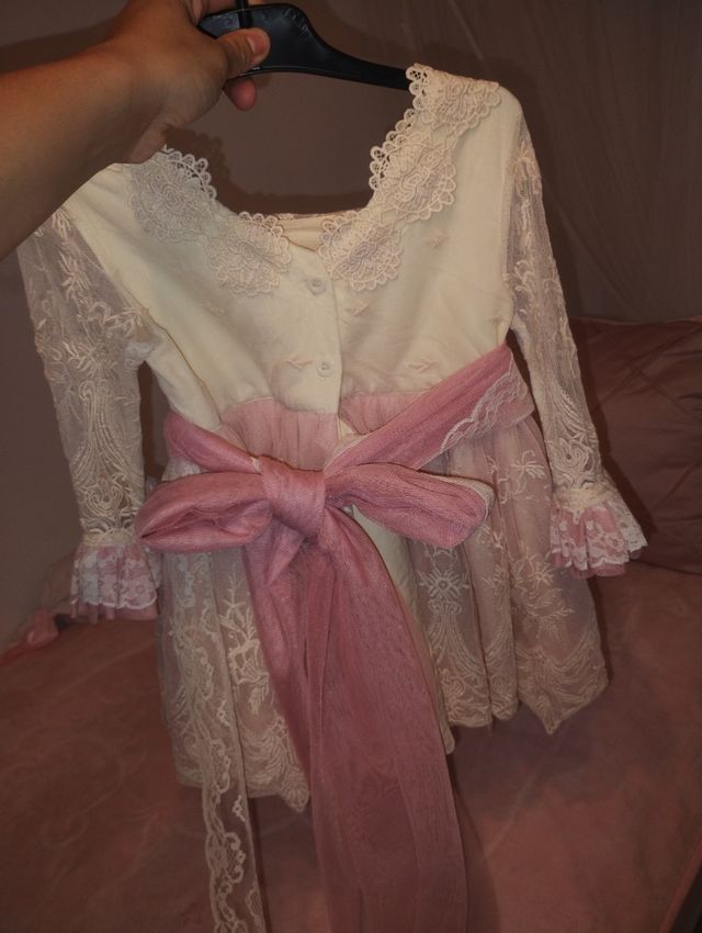 Vestido de bebe con encajes