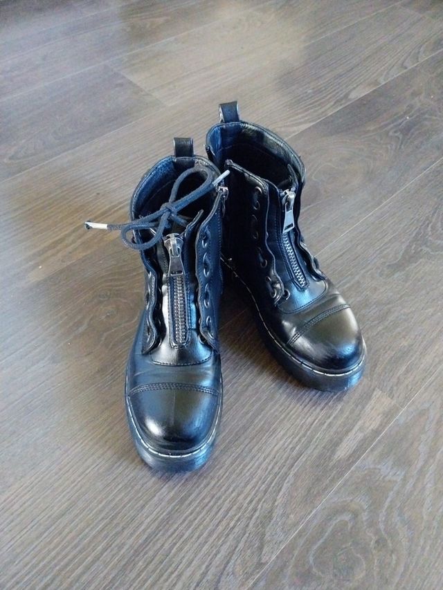 Botas negras plataforma y cordones