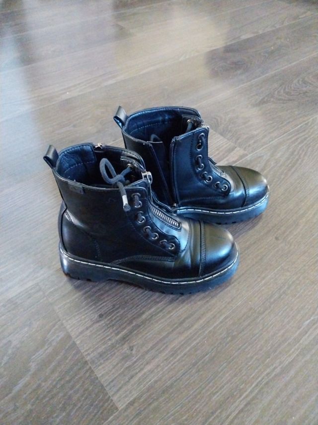 Botas negras plataforma y cordones