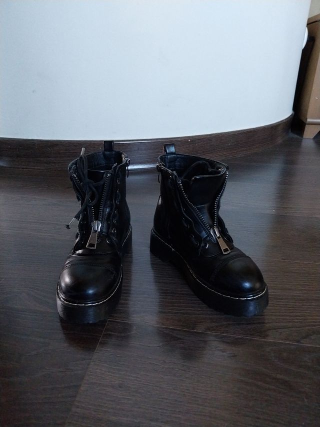 Botas negras plataforma y cordones