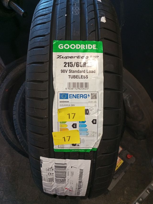 Neumático 215/65/16