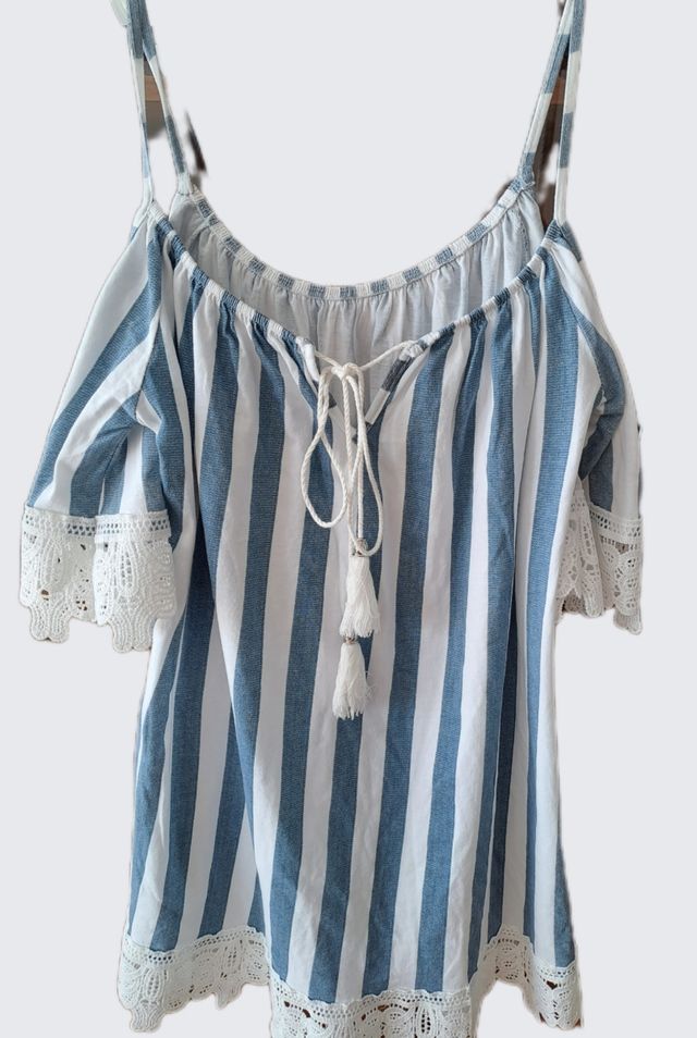 Vestido sin hombros de rayas