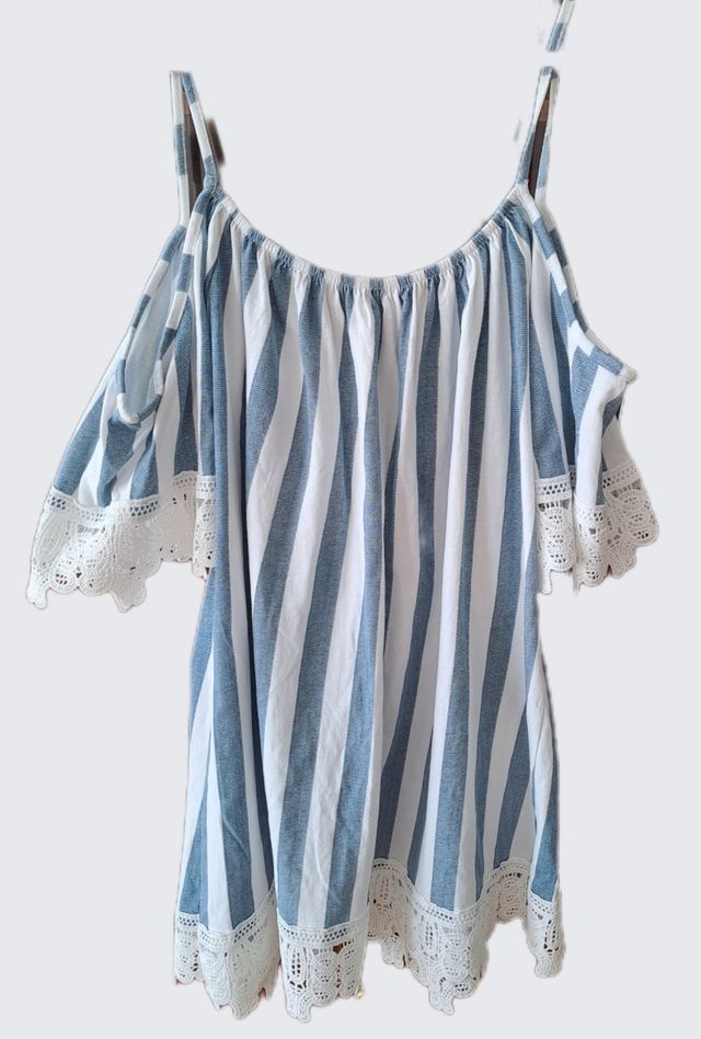 Vestido sin hombros de rayas