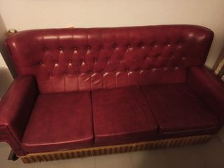 Sofá vintage de cuero rojo