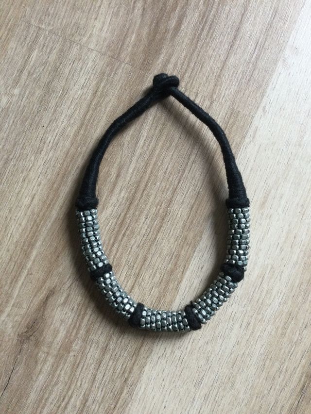 Collar étnico marca Indiska negro y plateado