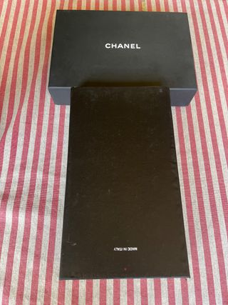 scatola Chanel nera 