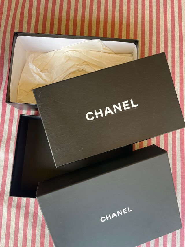 scatola Chanel nera