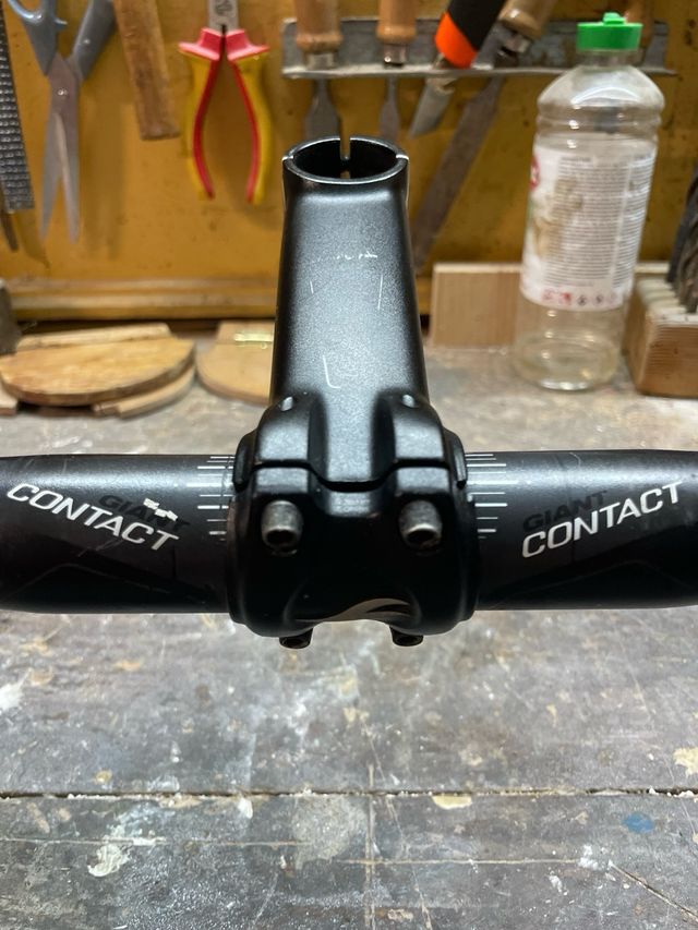 Manillar giant contact