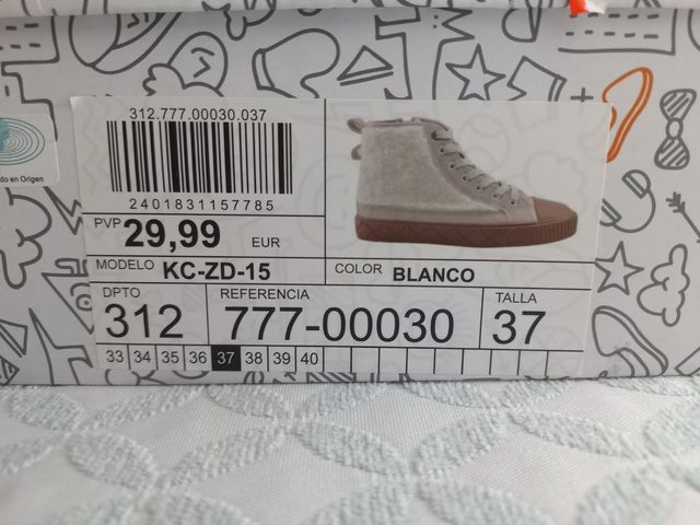 Zapatillas color crema y borrego, nuevas 37