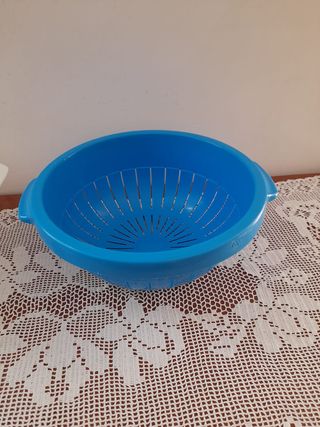 2 scolapasta in plastica bianco e celeste