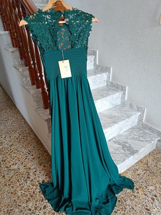 Vestido largo, talla M, sin estrenar.