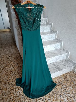 Vestido largo, talla M, sin estrenar.