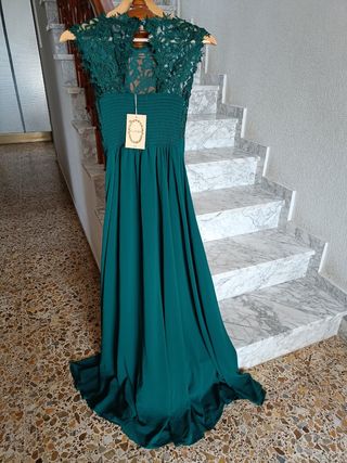 Vestido largo, talla M, sin estrenar.
