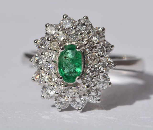 Anello Oro 18kt Smeraldo e diamanti