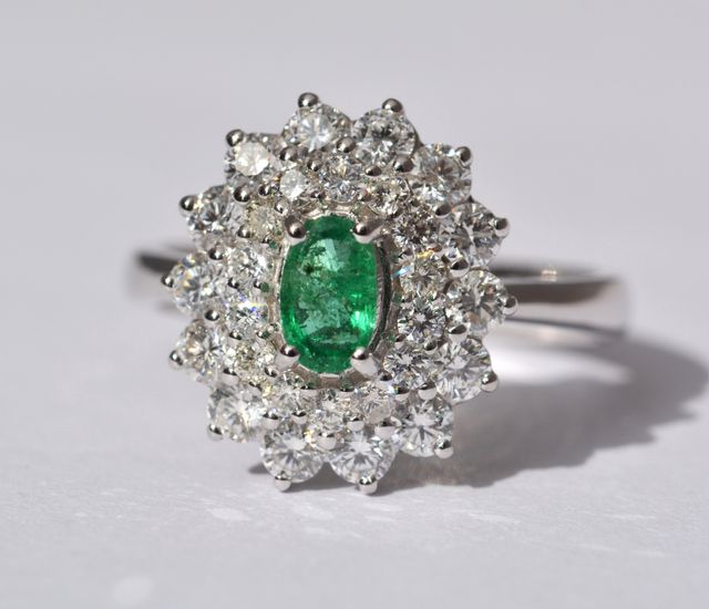 Anello Oro 18kt Smeraldo e diamanti