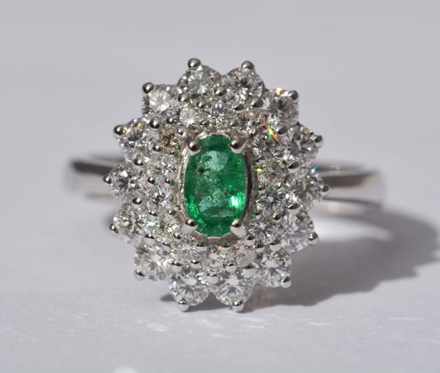 Anello Oro 18kt Smeraldo e diamanti