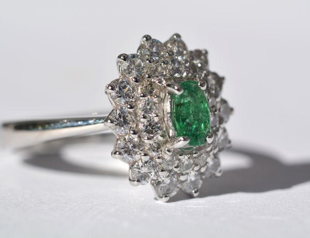 Anello Oro 18kt Smeraldo e diamanti