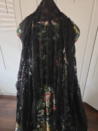 Mantilla negra grande