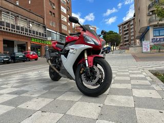 Moto Yamaha R1 2003