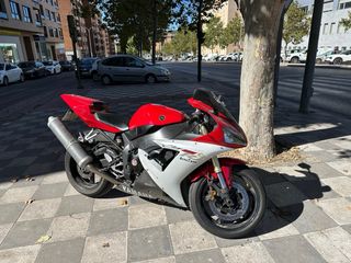 Moto Yamaha R1 2003