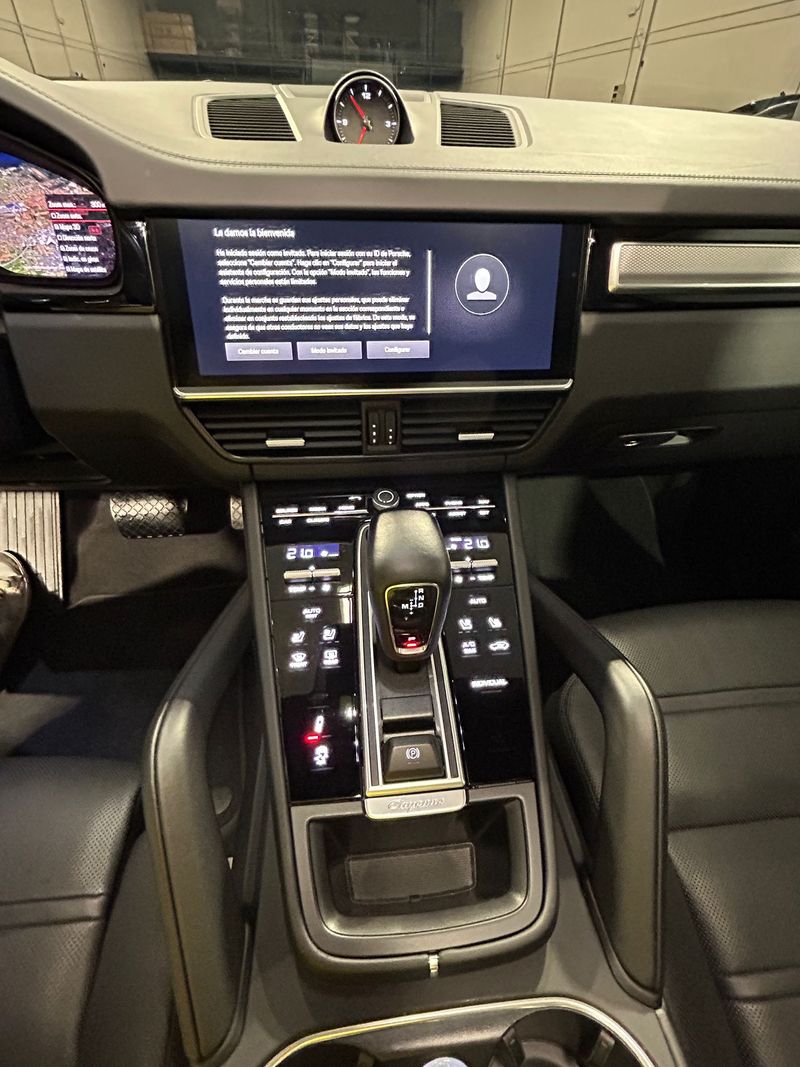 Porsche Cayenne 2022, foto 34
