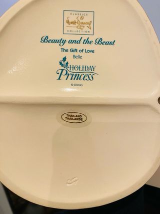WDCC - Disney - Belle “The Gift of Love” Holiday