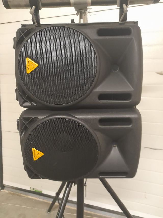 Altavoces volados por cierre de loal