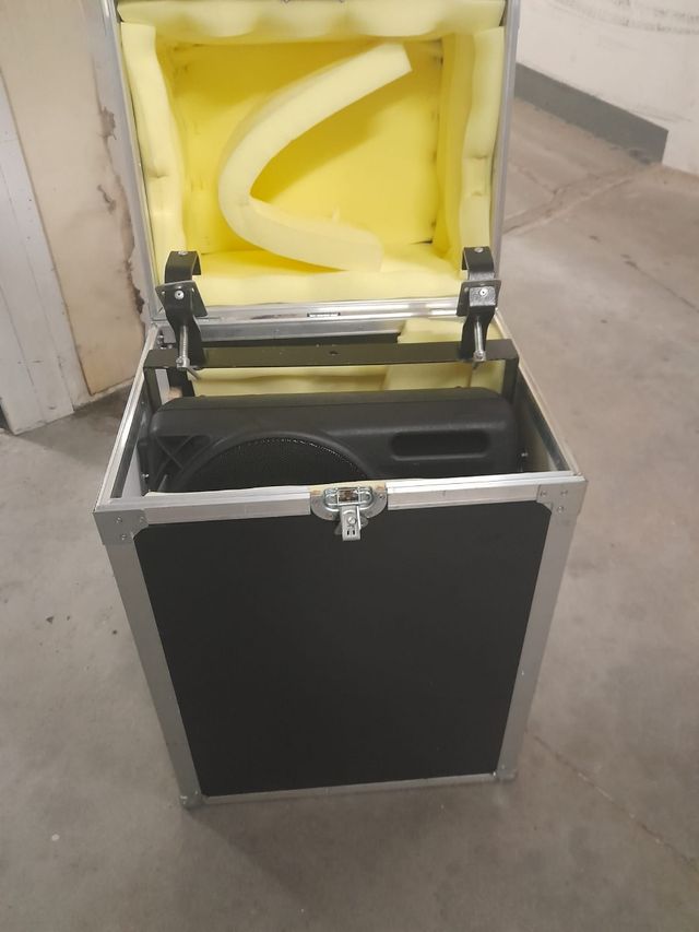 Altavoces volados por cierre de loal