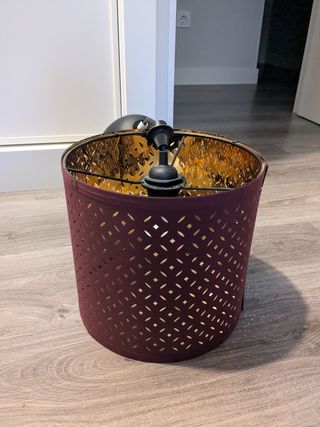 Lámpara granate y dorada