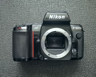 CÁMARA ANALÓGICA NIKON F-801S Y OBJETIVO SIGMA