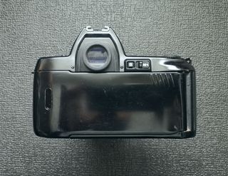 CÁMARA ANALÓGICA NIKON F-801S Y OBJETIVO SIGMA