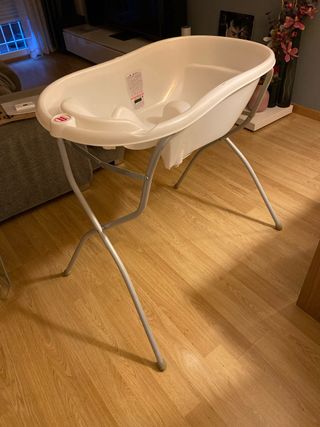 Bañera de bebé con patas